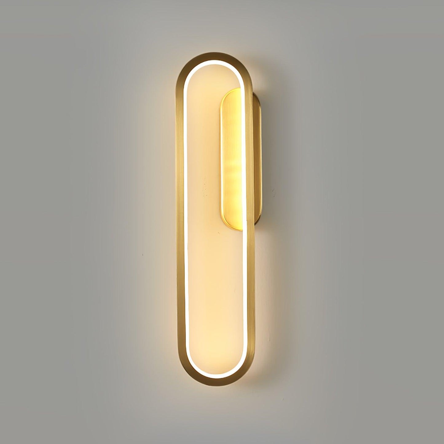 Long Ova Wall Lamp Right: ? 3.9″ x H 15.7″ / Dia 10cm x H 40cm / Brass / Warm Light Wall lamp