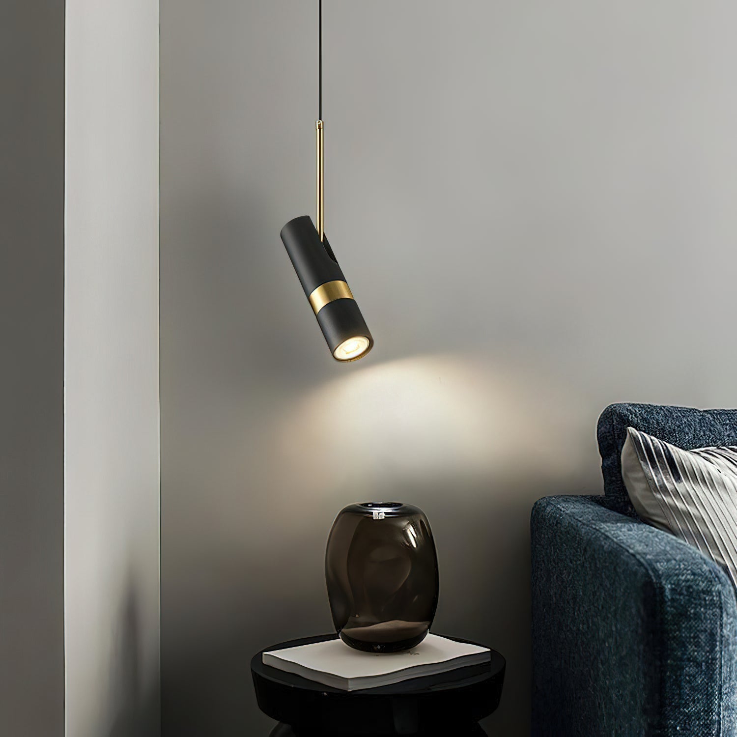 Lukas Pendant Light Dia 2.4″ x H 7.9″ / Dia 6cm x H 20cm / Black & Gold Pendant light