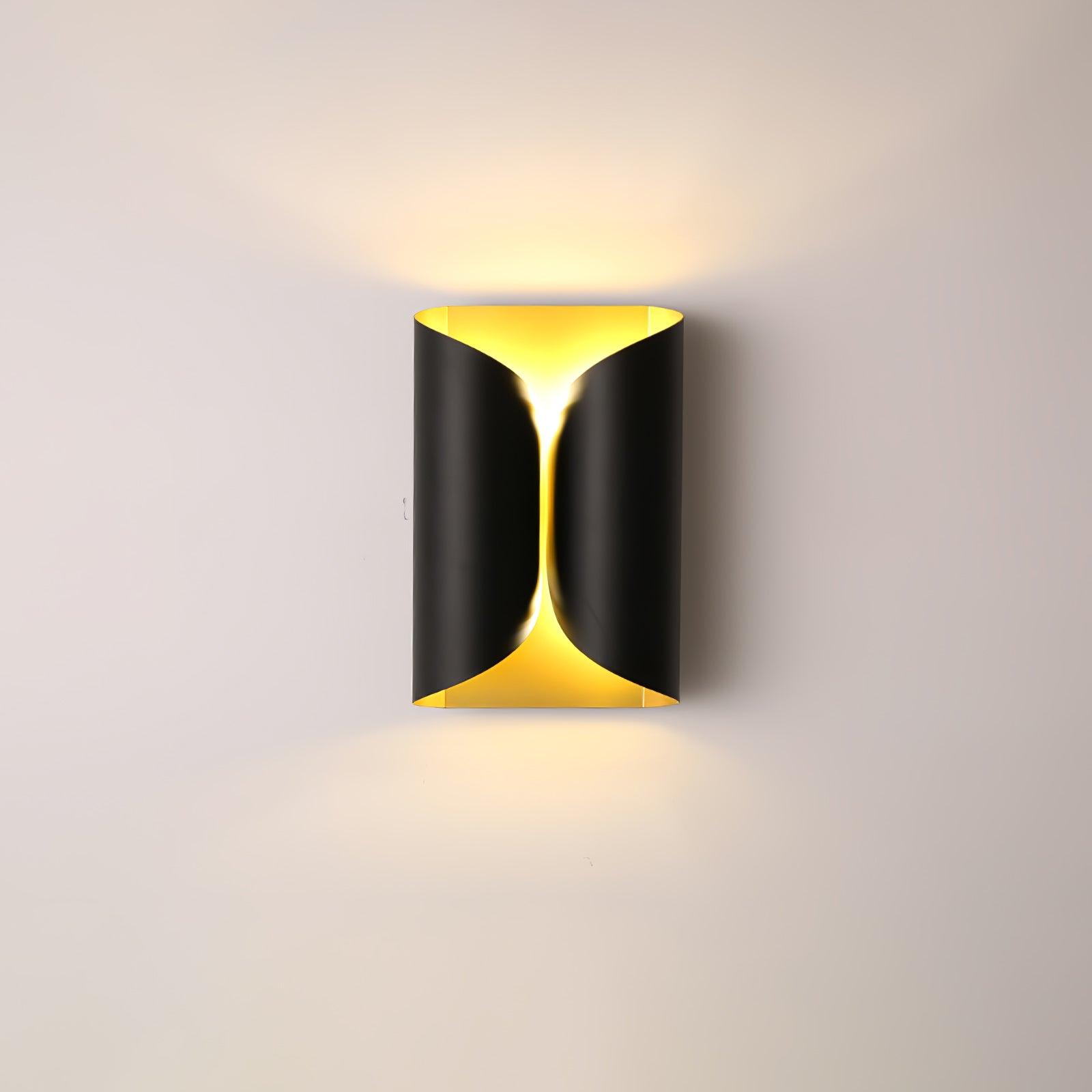 Lux Wall Light W 7.1″ x H 10.8″ / W 18cm x H 27.5cm / Black & Gold Wall lamp