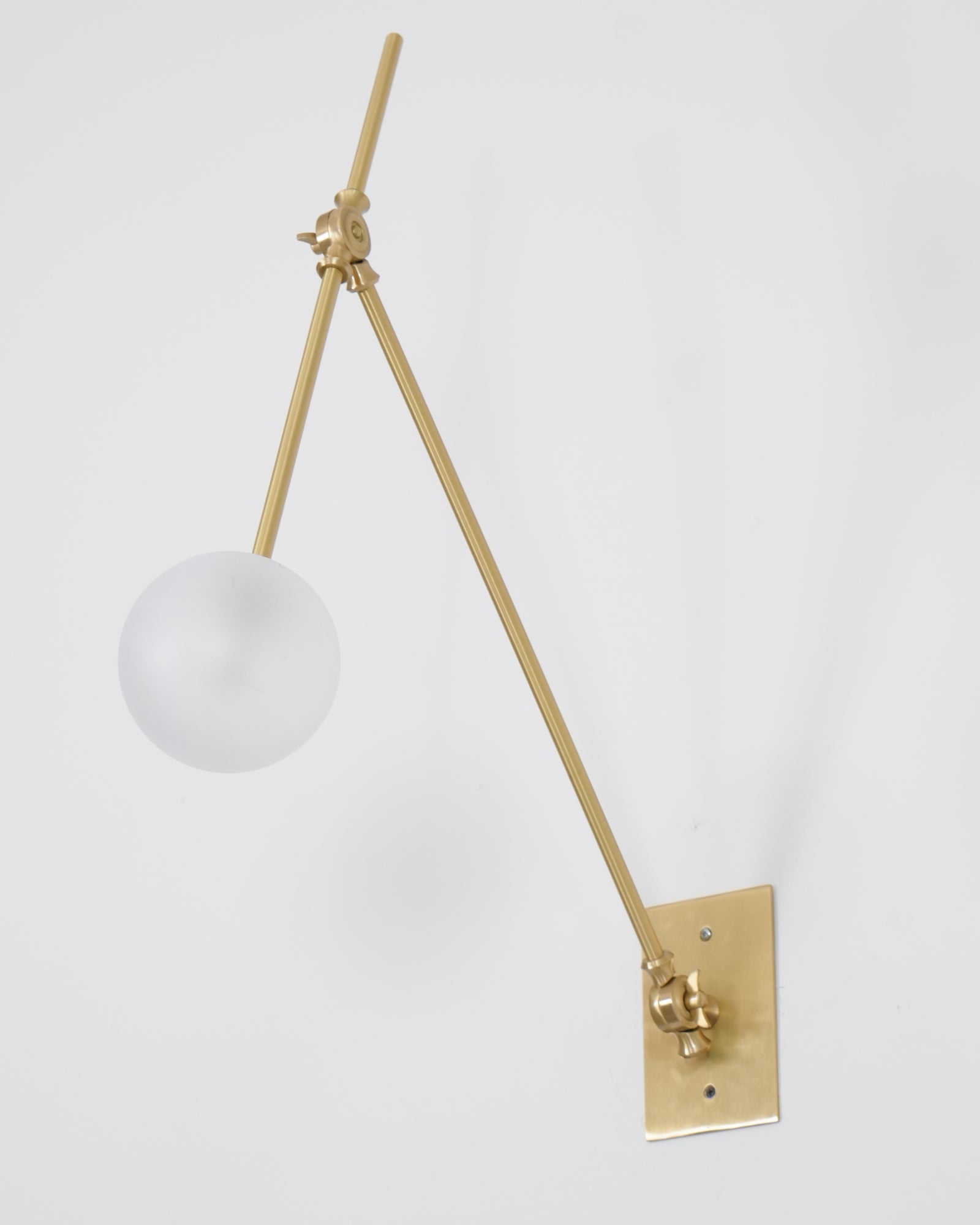 Auguri Wall Lamp W 5.9″x H 20.1″ / W 15cm x H 51cm / White & Brass Wall lamp