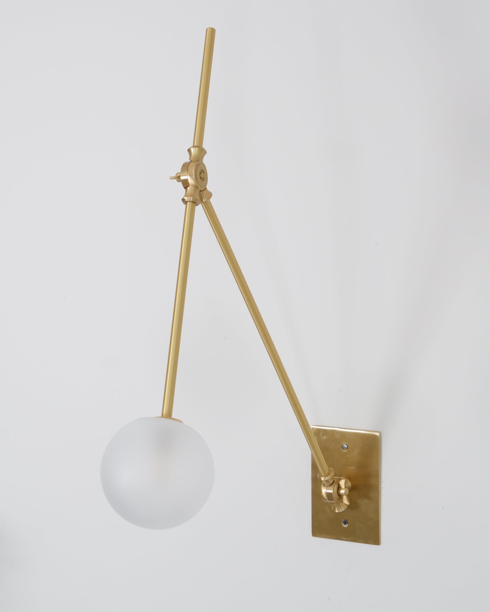 Auguri Wall Lamp W 5.9″x H 20.1″ / W 15cm x H 51cm / White & Brass Wall lamp