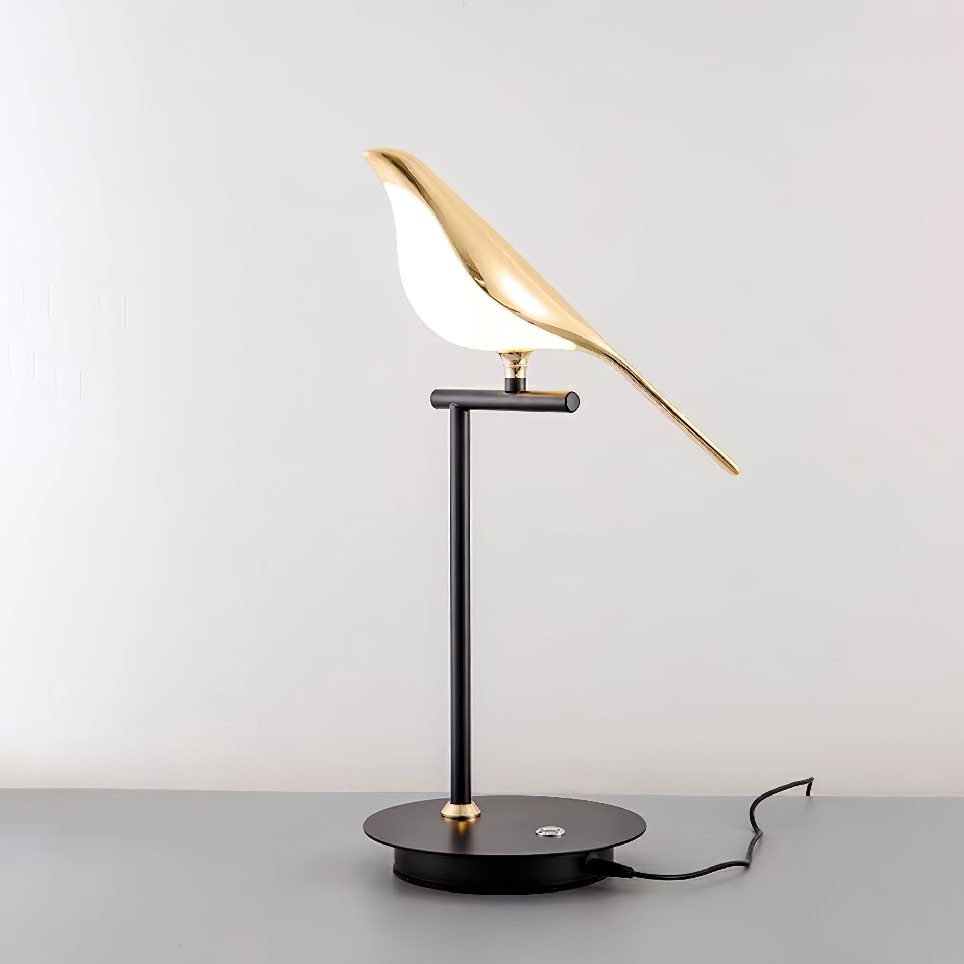Magpie Perch Table Lamp ? 9.4″ x H 18.9″ / Black & Gold / US Plug Table lamp
