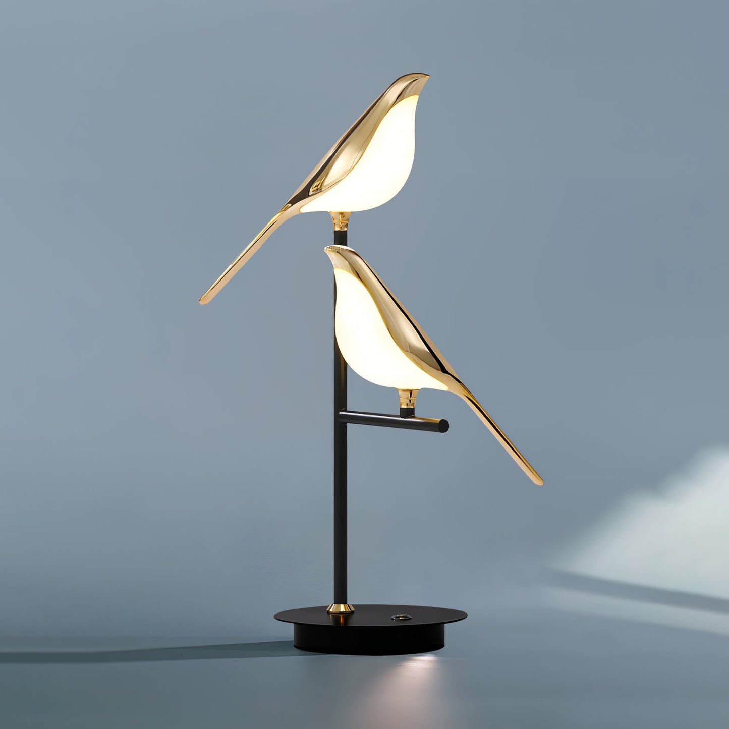 Magpie Perch Table Lamp ? 13.4″ x H 21.7″ / Black & Gold / US Plug Table lamp