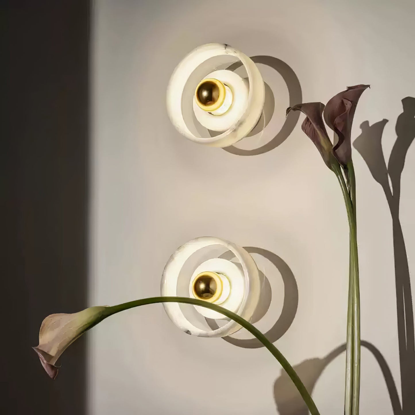 Marble Aura Wall Lamp ? 7.1″ x H 4.3″ / Gold & White / Warm Light Wall lamp