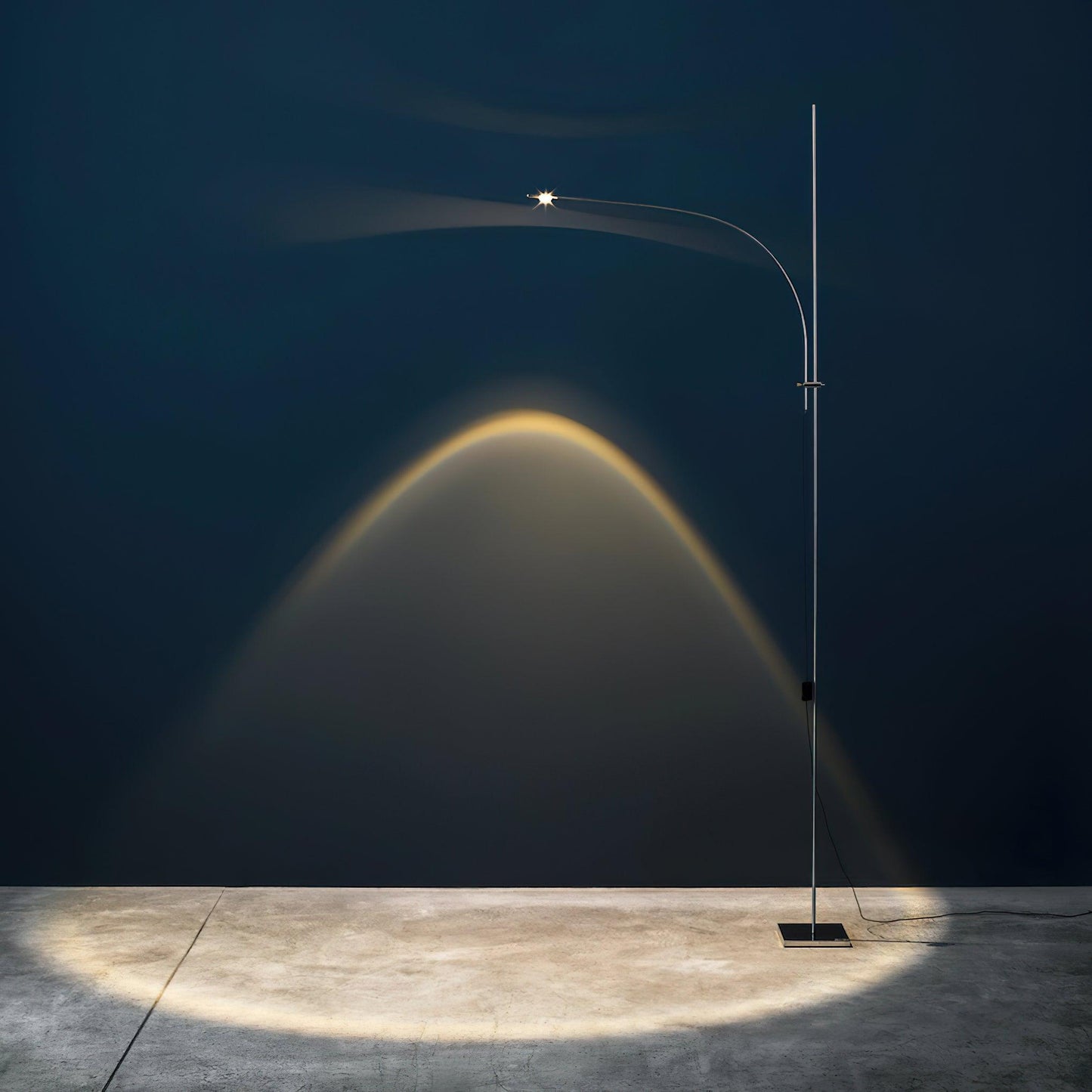 Metal Body Graceful Floor Lamp Floor lamp