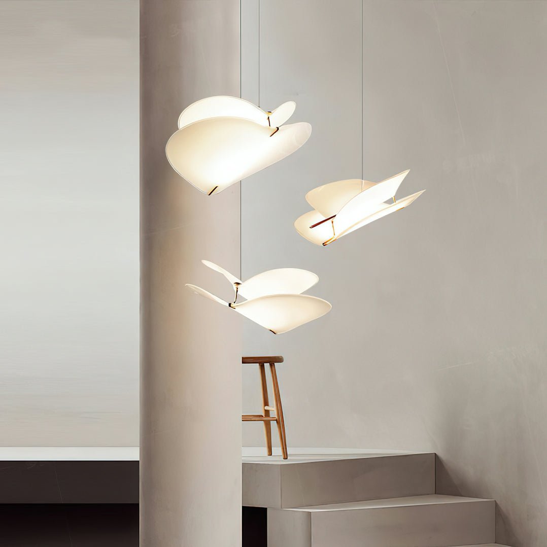 Moth Pendant Lamp Dia 18.9″ x H 13.8″ / Dia 48cm x H 35cm / Gold & White Pendant light
