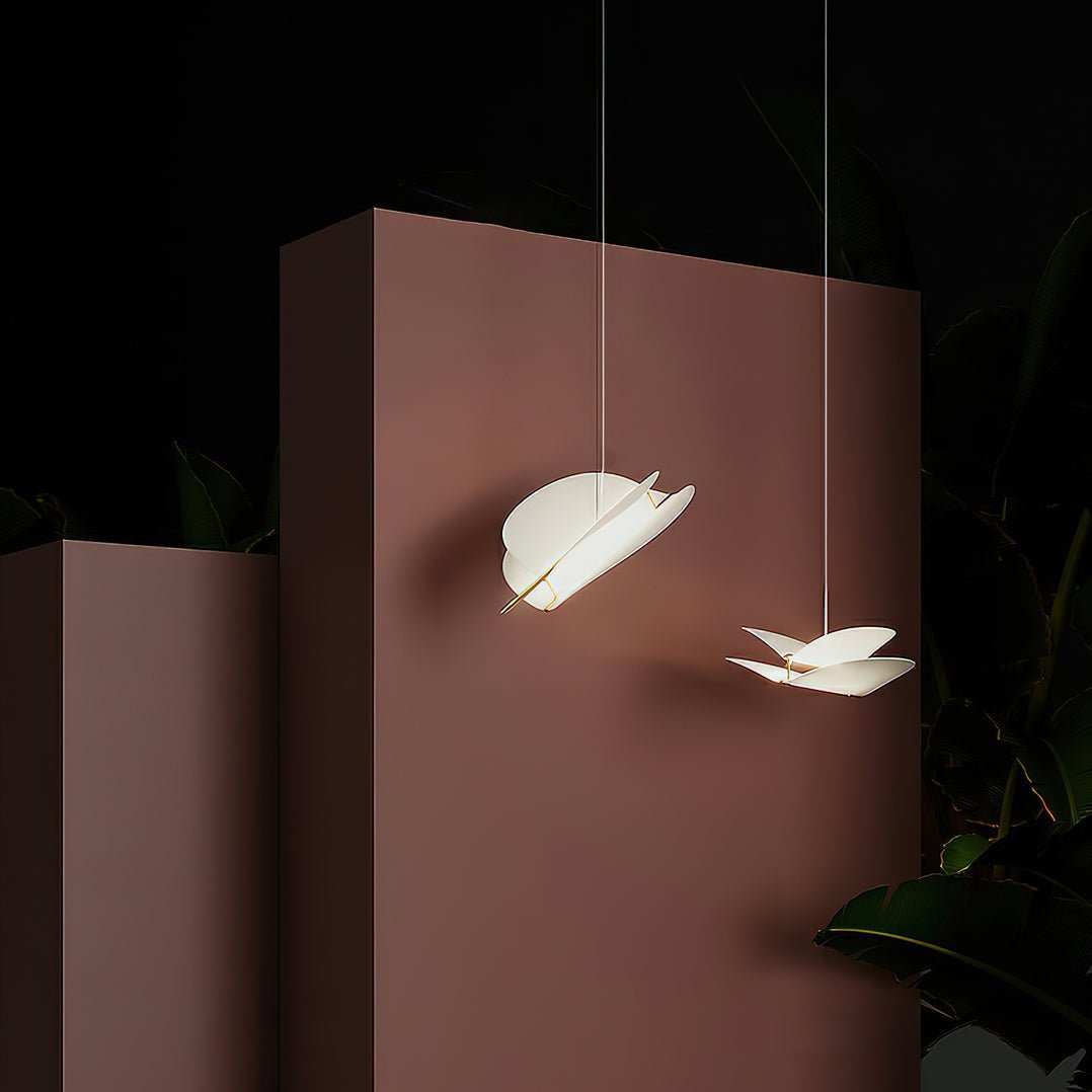Moth Pendant Lamp Dia 18.9″ x H 13.8″ / Dia 48cm x H 35cm / Gold & White Pendant light