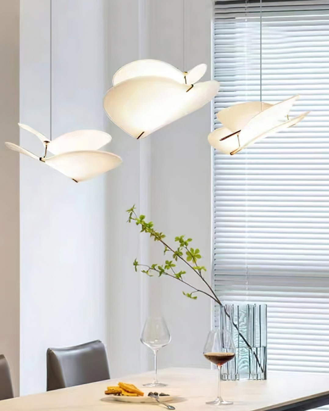Moth Pendant Lamp Dia 18.9″ x H 13.8″ / Dia 48cm x H 35cm / Gold & White Pendant light