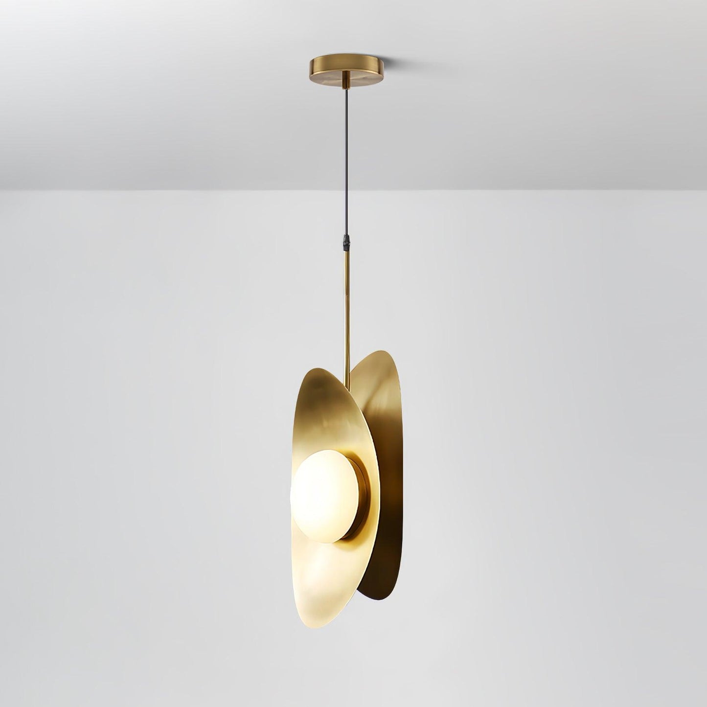 Golden Petal Pendant Lamp ? 7.8″ x H 18.1″ / Dia 20 cm x H 46 cm / Gold Pendant light