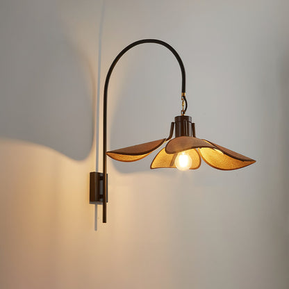 Petal Bloom Wall Lamp Dia 20.5’’ x W 25.6’’ x H 26.8’’ / Light Brown Wall lamp