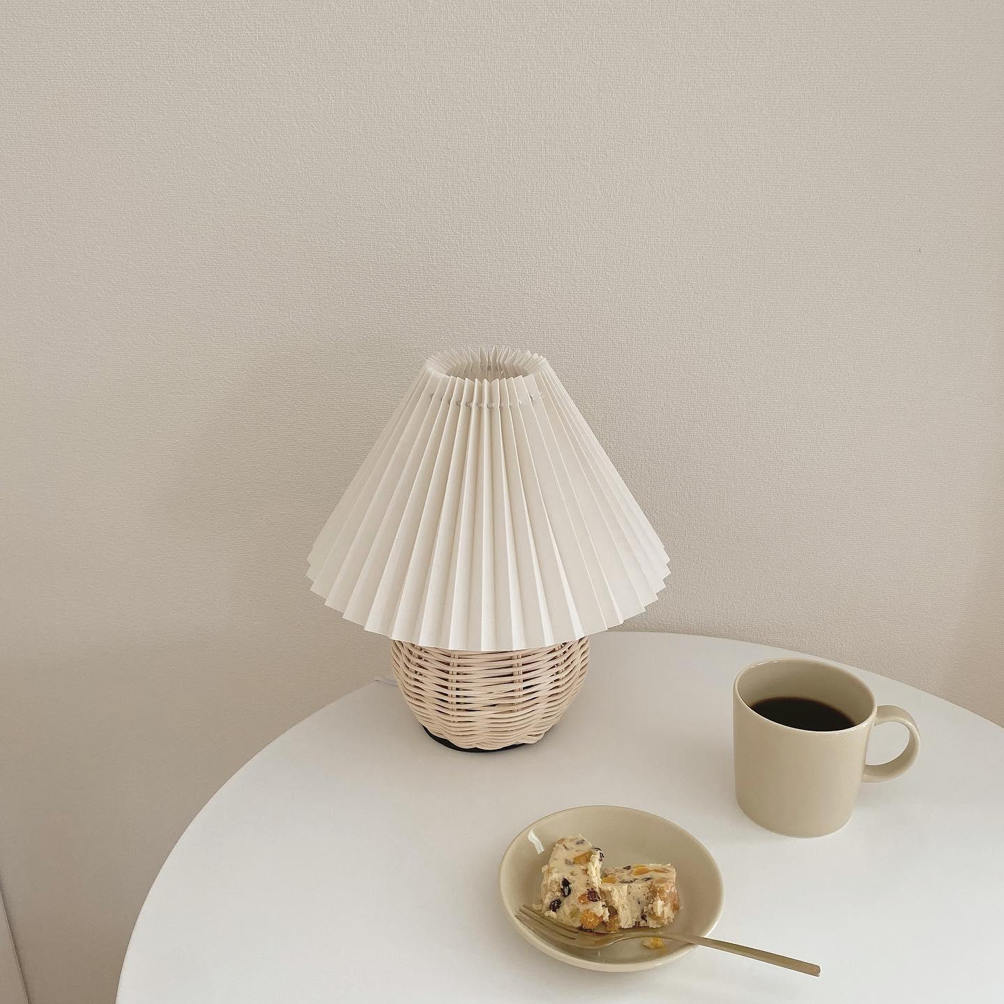 Rattan Pleated Table lamp Dia 9.4″ x H 11″ / Dia 24cm x H 28cm / White & Nature rattan / USB Plug 灯具