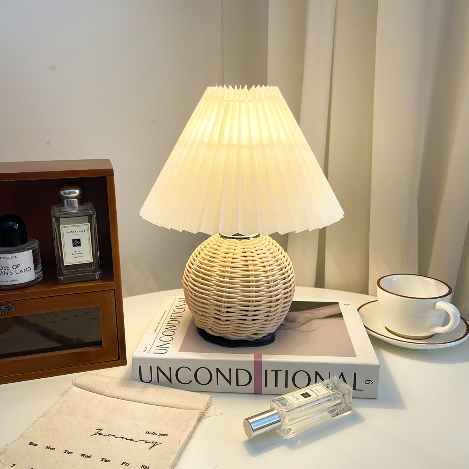 Rattan Pleated Table lamp Dia 9.4″ x H 11″ / Dia 24cm x H 28cm / White & Nature rattan / USB Plug 灯具