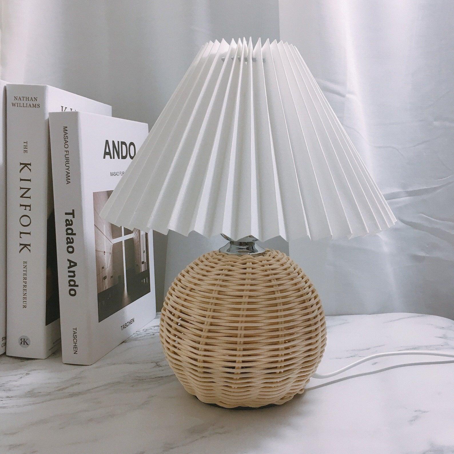 Rattan Pleated Table lamp Dia 9.4″ x H 11″ / Dia 24cm x H 28cm / White & Nature rattan / USB Plug 灯具