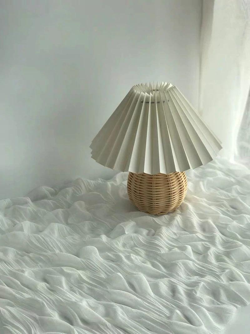 Rattan Pleated Table lamp Dia 9.4″ x H 11″ / Dia 24cm x H 28cm / White & Nature rattan / USB Plug 灯具