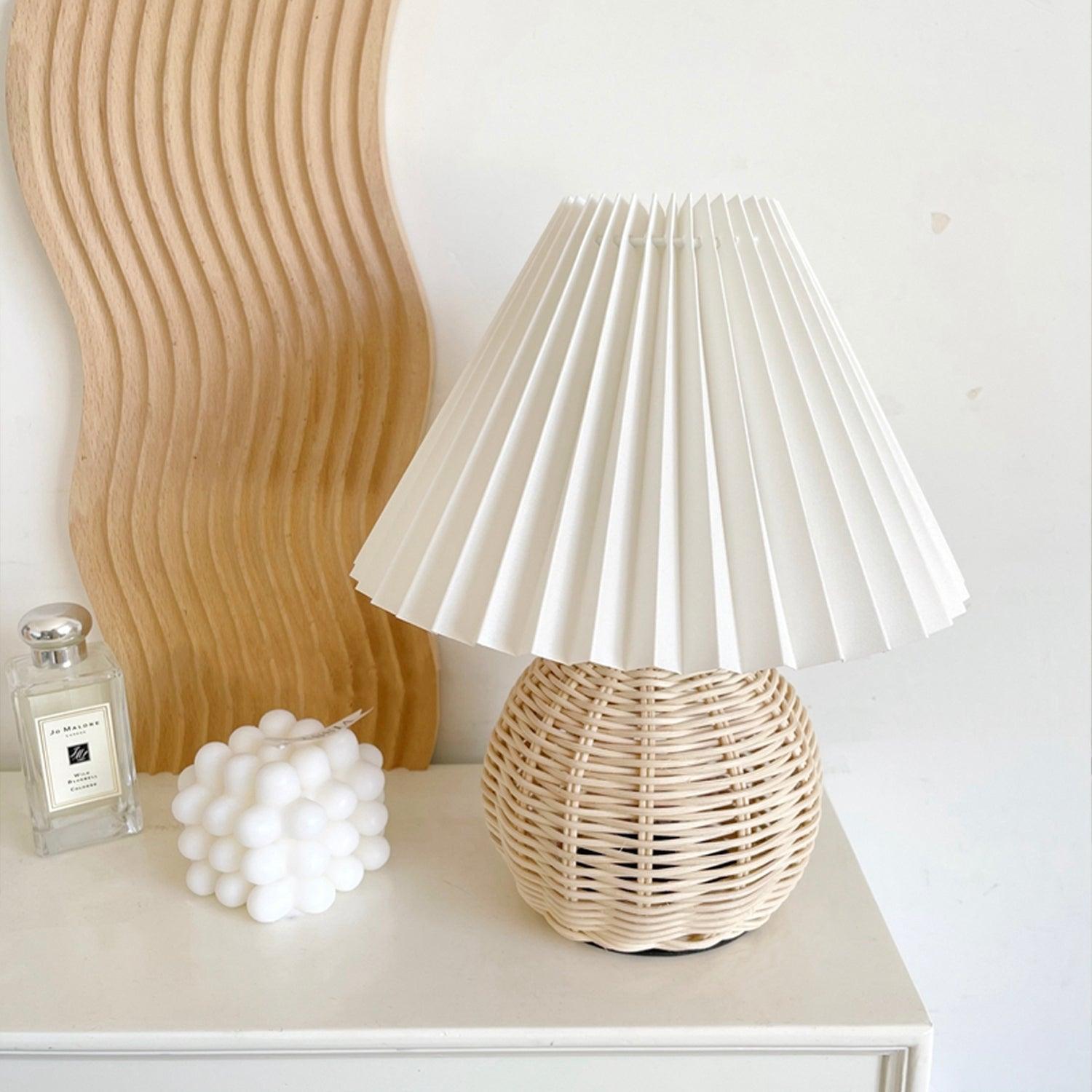 Rattan Pleated Table lamp Dia 9.4″ x H 11″ / Dia 24cm x H 28cm / White & Nature rattan / USB Plug 灯具