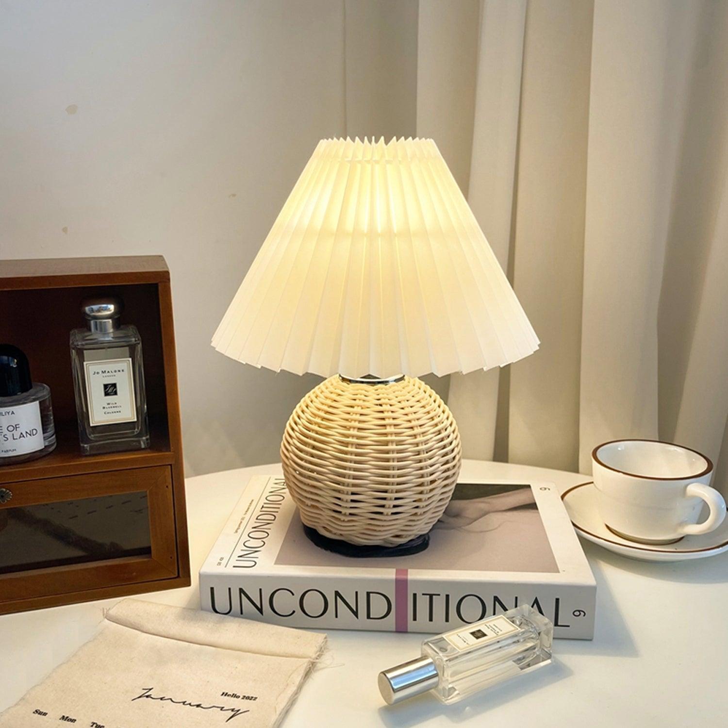 Rattan Pleated Table lamp Dia 9.4″ x H 11″ / Dia 24cm x H 28cm / White & Nature rattan / USB Plug 灯具