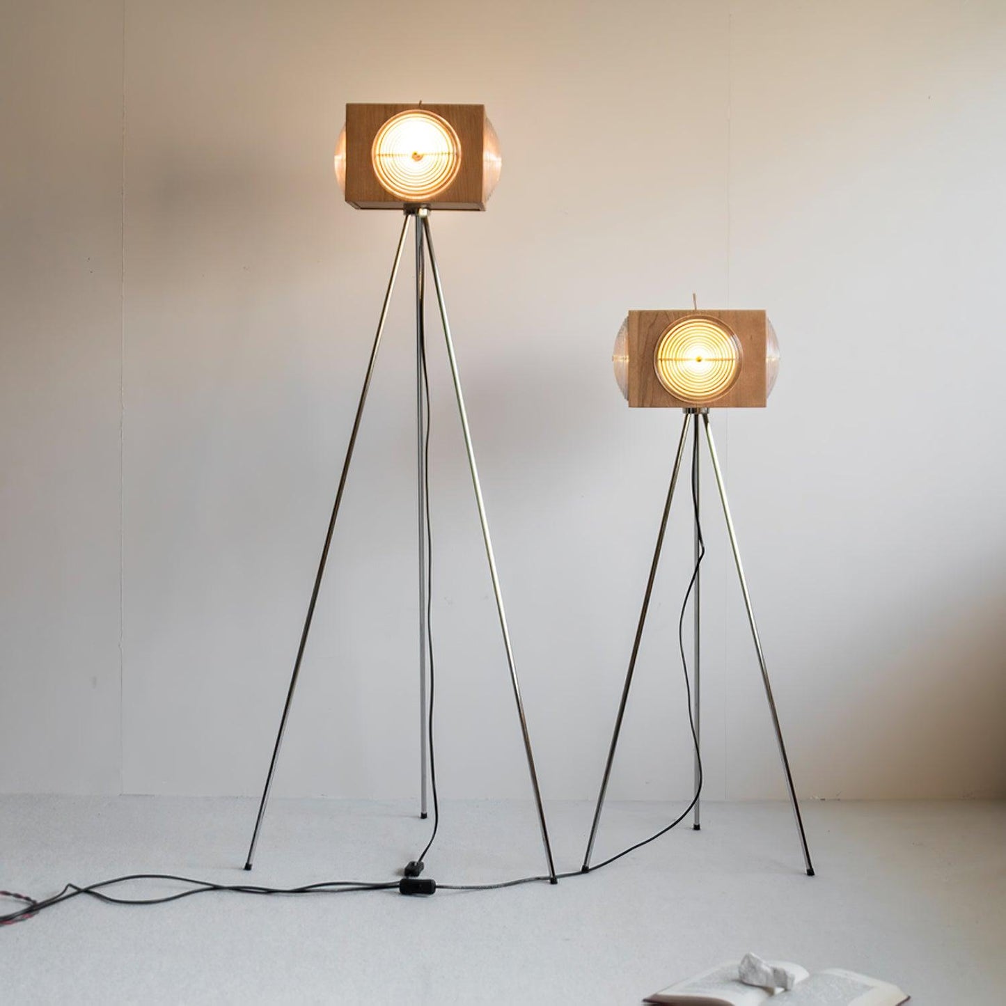 Retro Camera Focus Floor Lamp Floor lamp