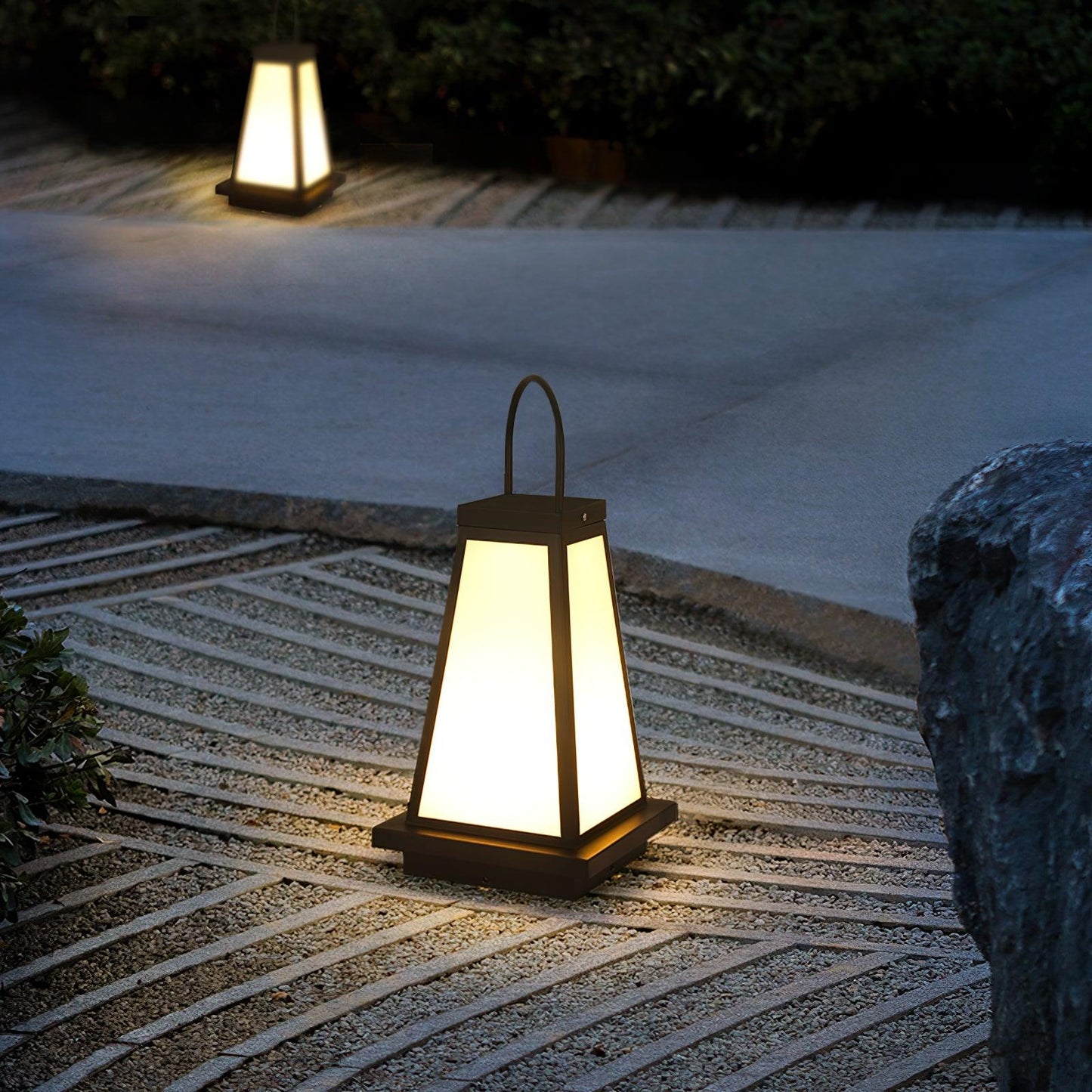 Roam Lantern Garden Outdoor Lamp Dia 9.8″ x H 19.7″ / Dia 25cm x H 50cm / Black & White / Warm Light Table lamp