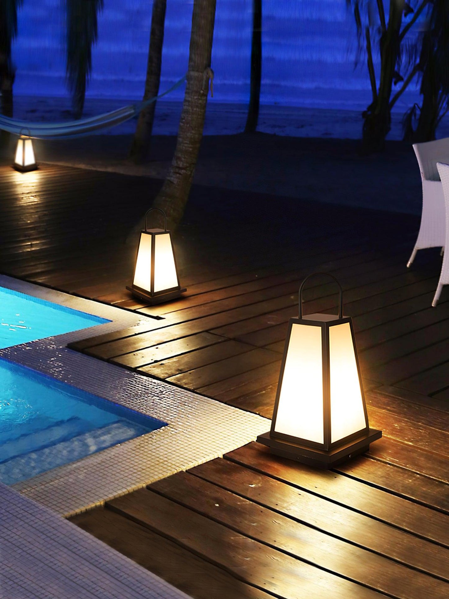 Roam Lantern Garden Outdoor Lamp Dia 9.8″ x H 19.7″ / Dia 25cm x H 50cm / Black & White / Warm Light Table lamp