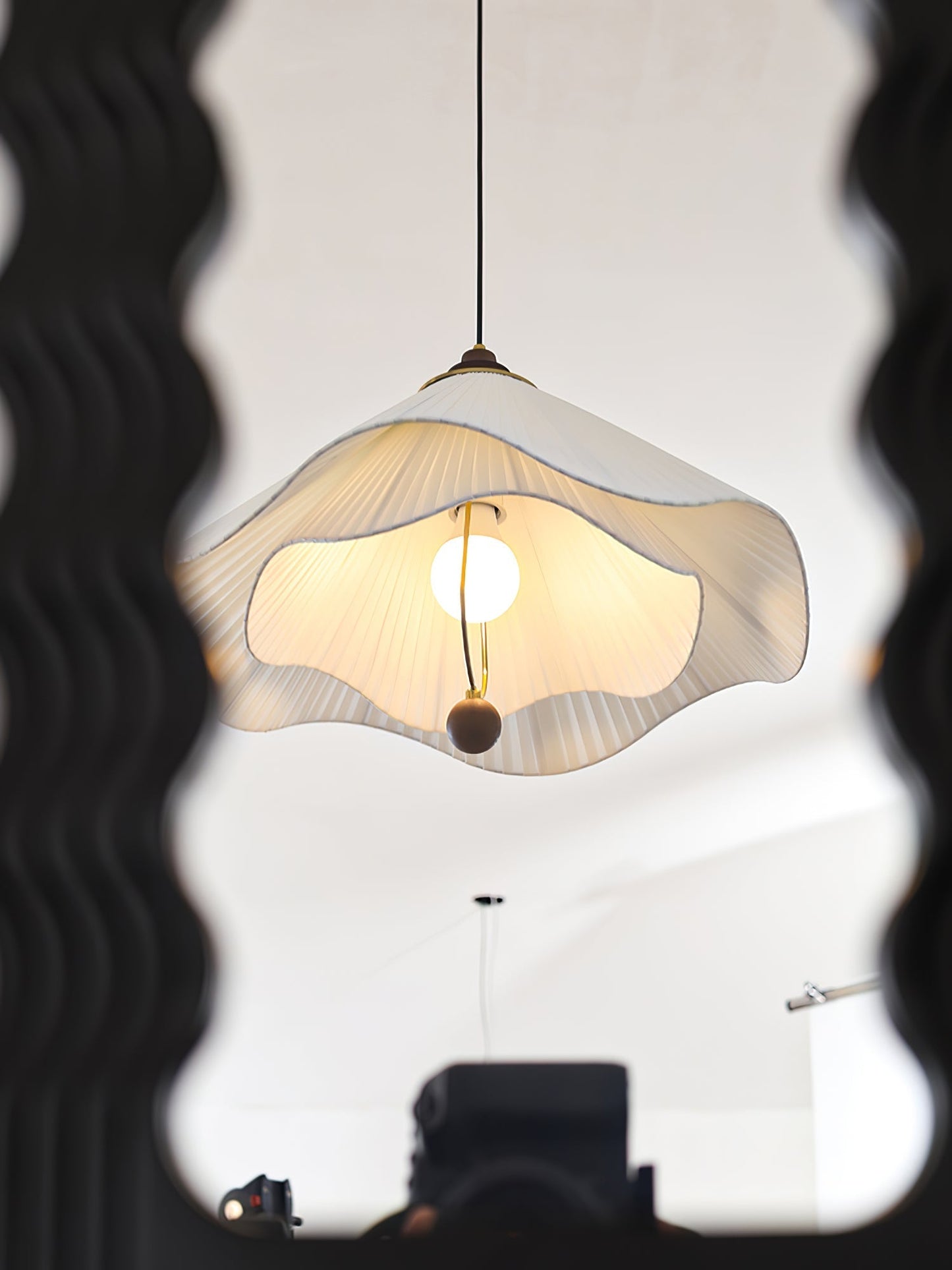Scallop Edge Pendant Light Pendant light