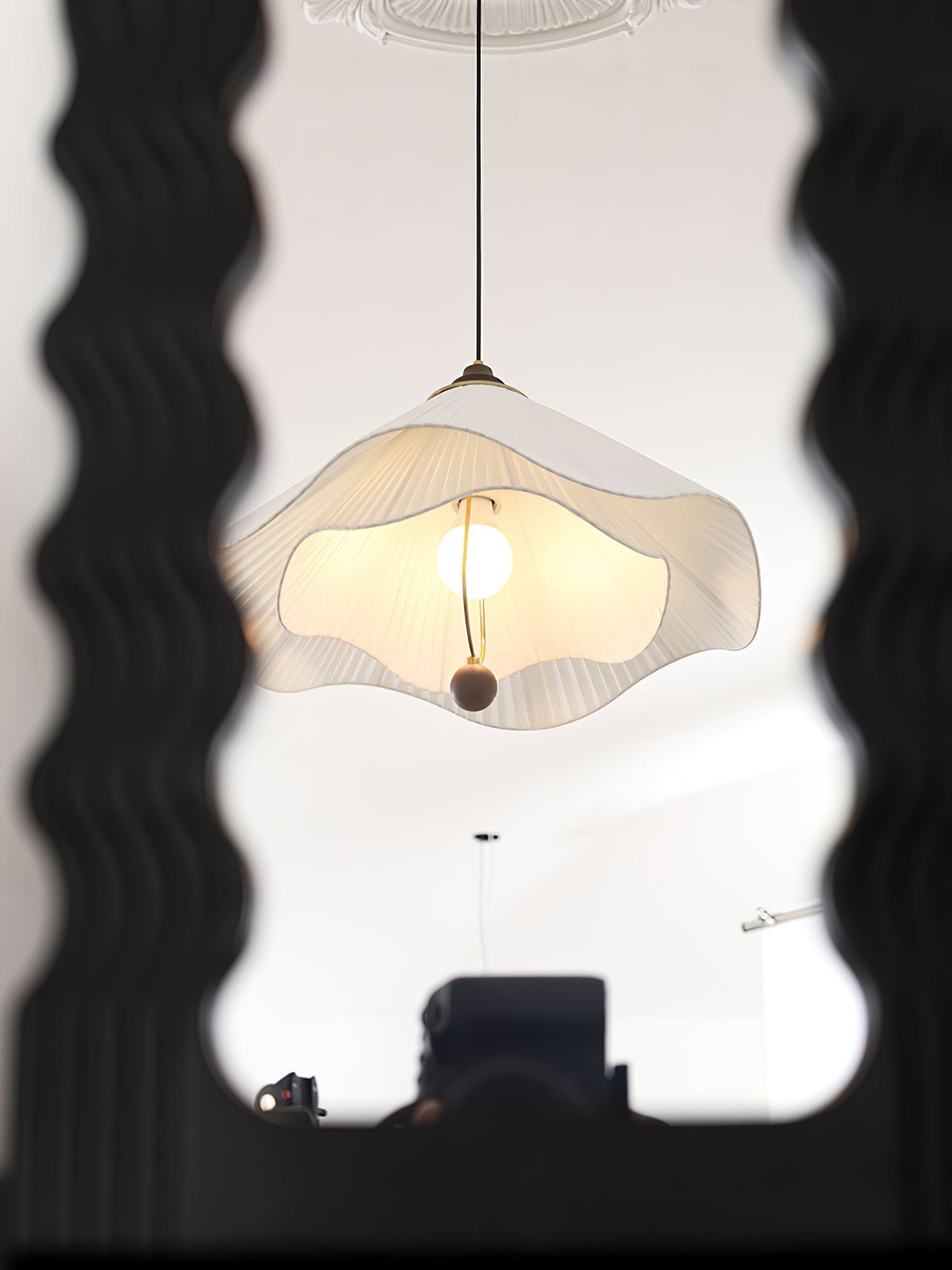 Scallop Edge Pendant Light Pendant light