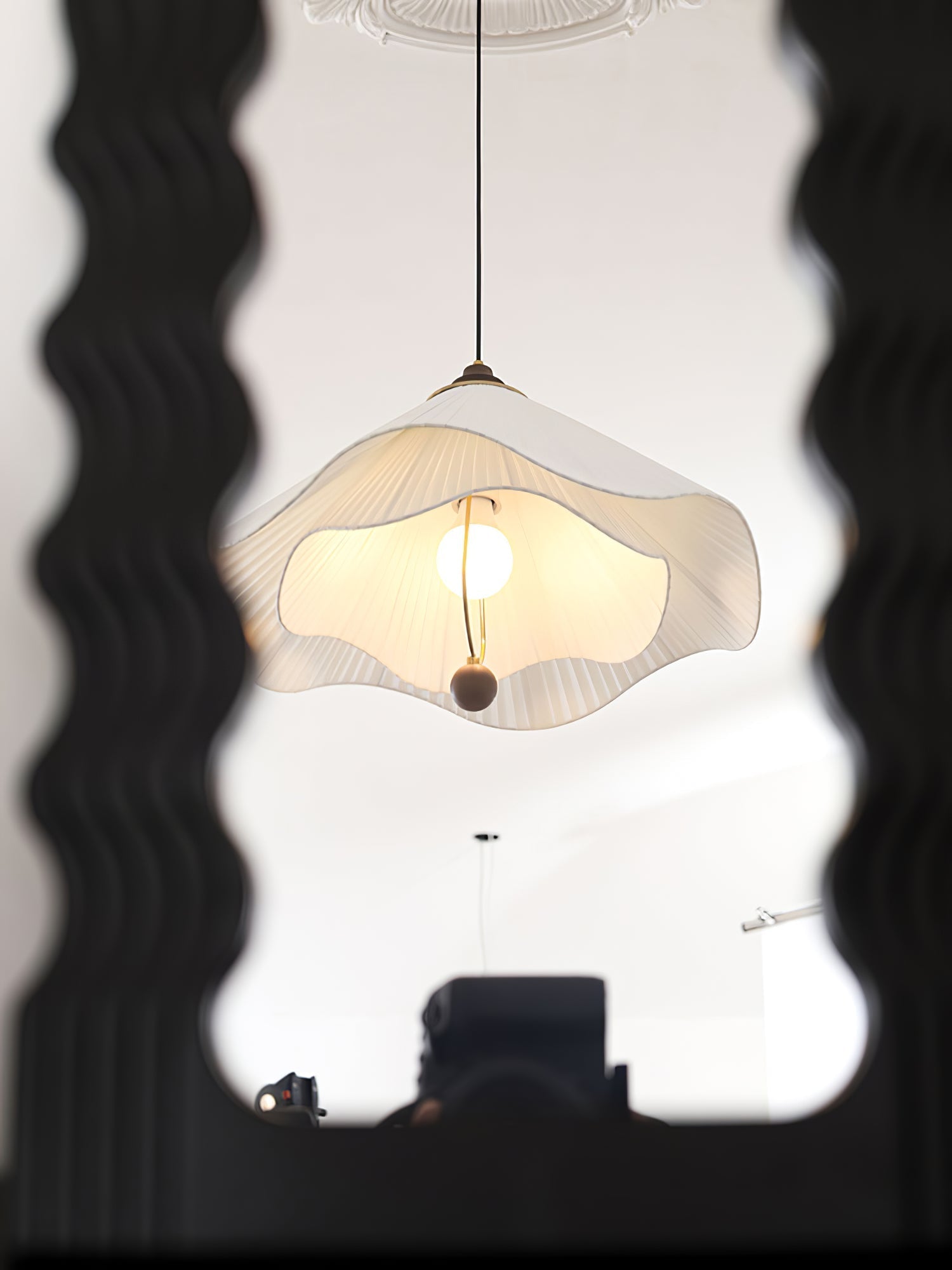 Scallop Edge Pendant Light Pendant light