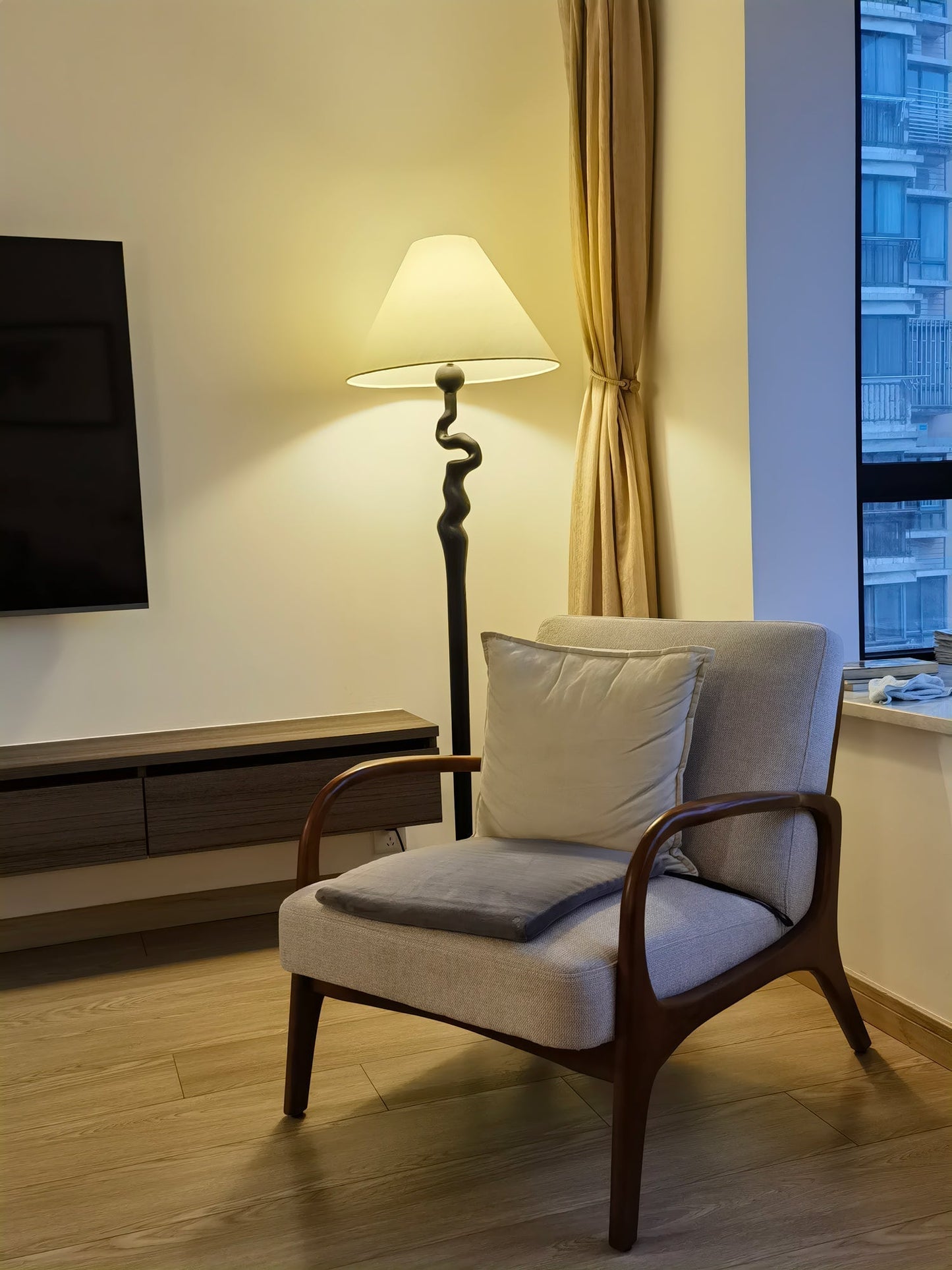 Serpentine Twist Floor Lamp Floor lamp