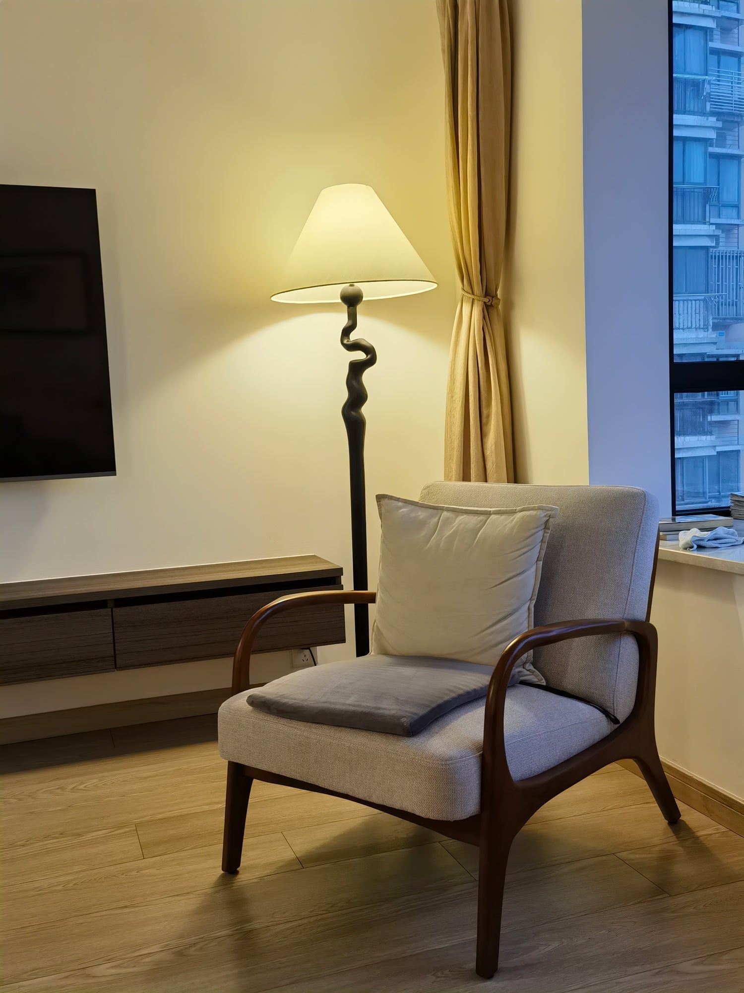 Serpentine Twist Floor Lamp Floor lamp