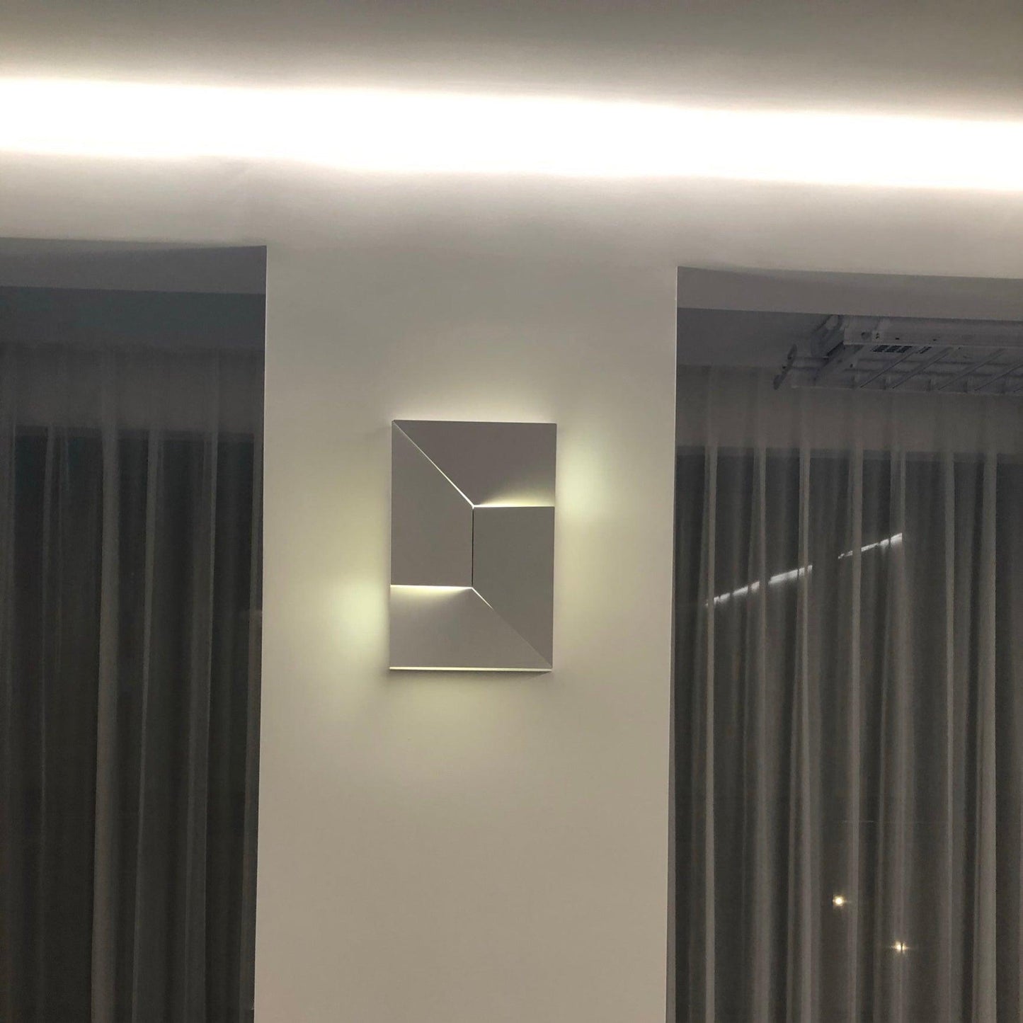 Shadows Rechargeable Grand Sconce Wall lamp