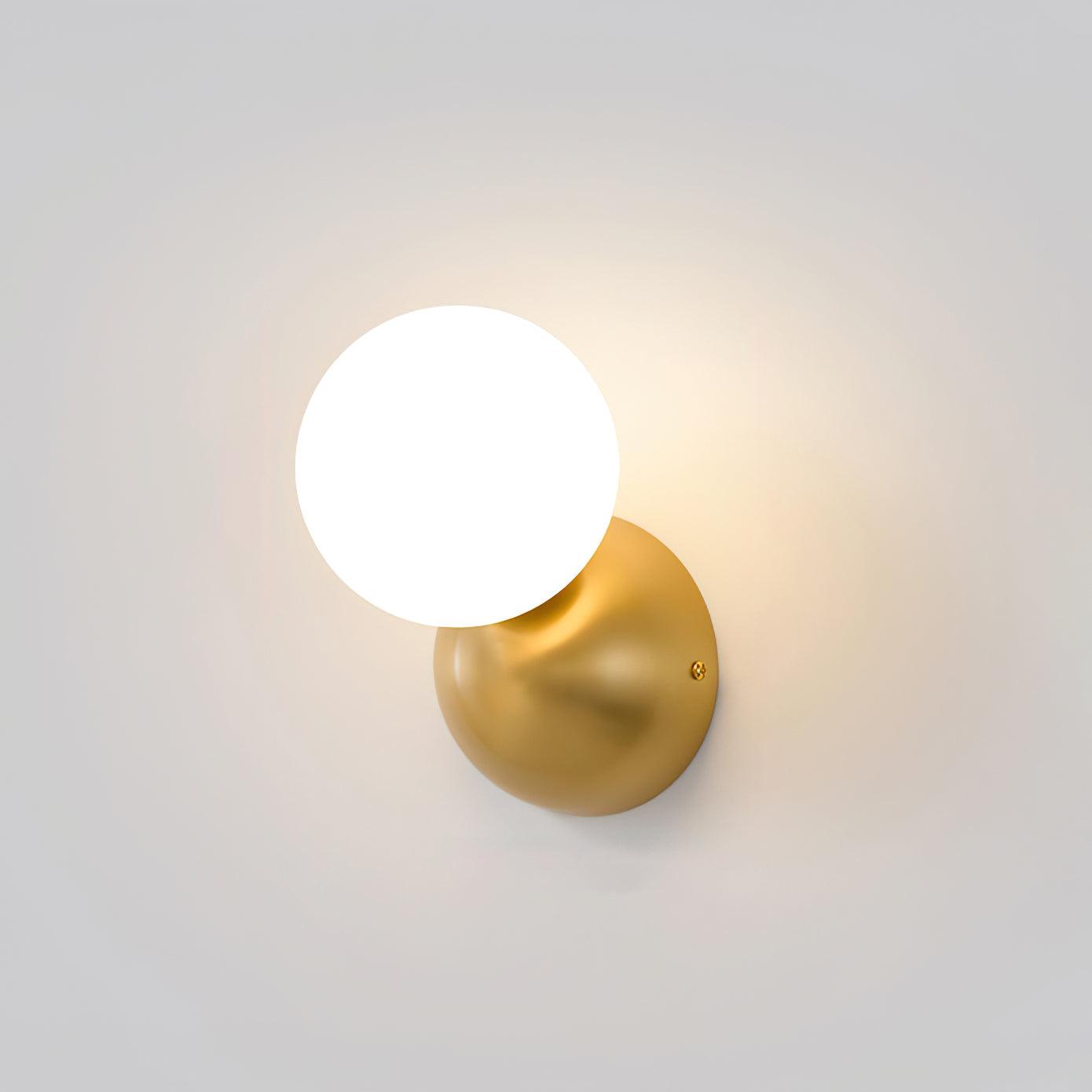 Single Globe Wall Light Dia 3.9″ x W 5.1″ x H 6.3″ / Dia 10cm x W 13cm x H 16cm / Brass & White Wall lamp