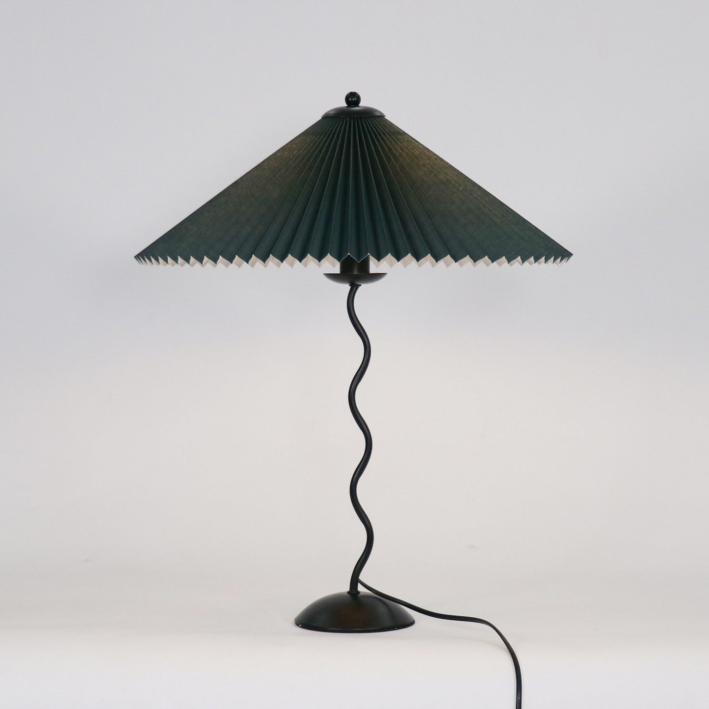 Squiggle Table Lamp Dia 17″ x H 23.6″ / Dia 43cm x H 60cm / Black & Dark green / US Plug Table lamp