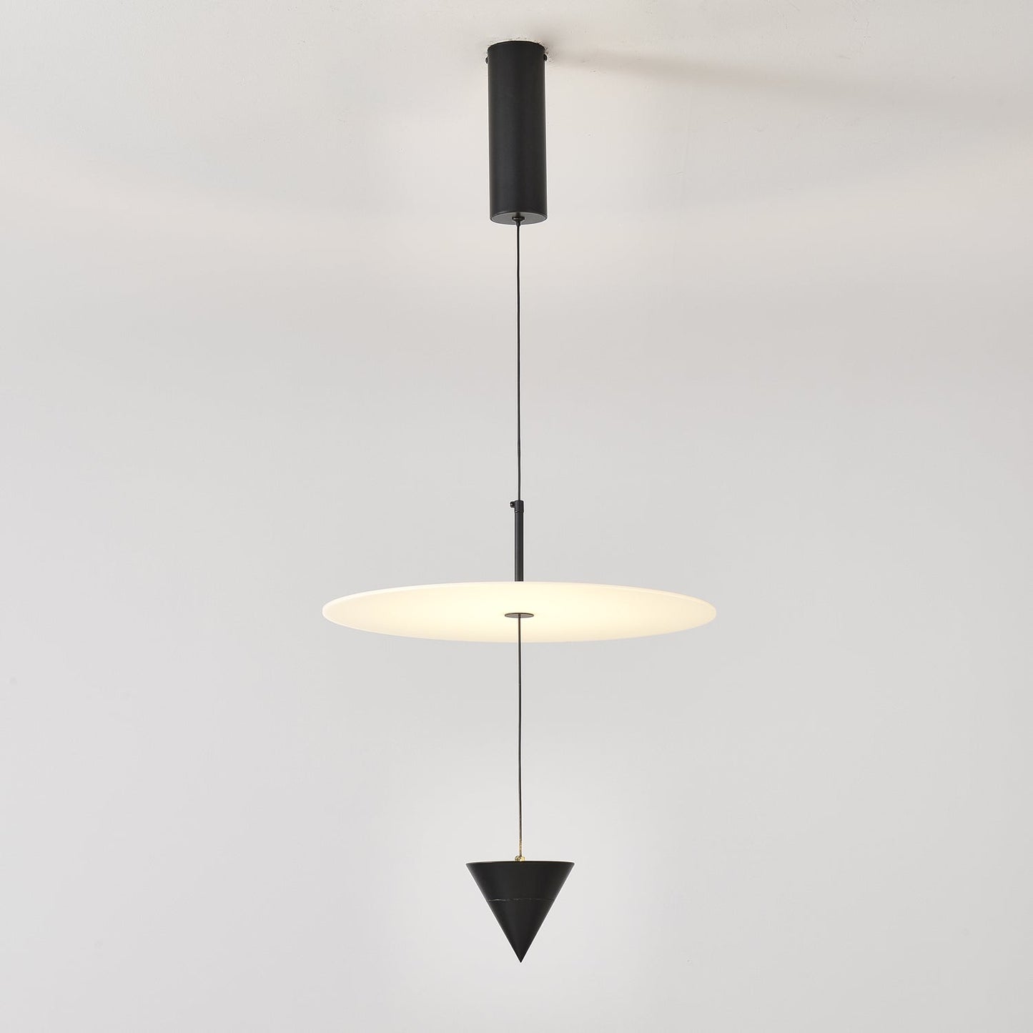 Stralunata Pendant Lamp Dia 15.7″ x H 13″ / White & Black / Warm Light Pendant light