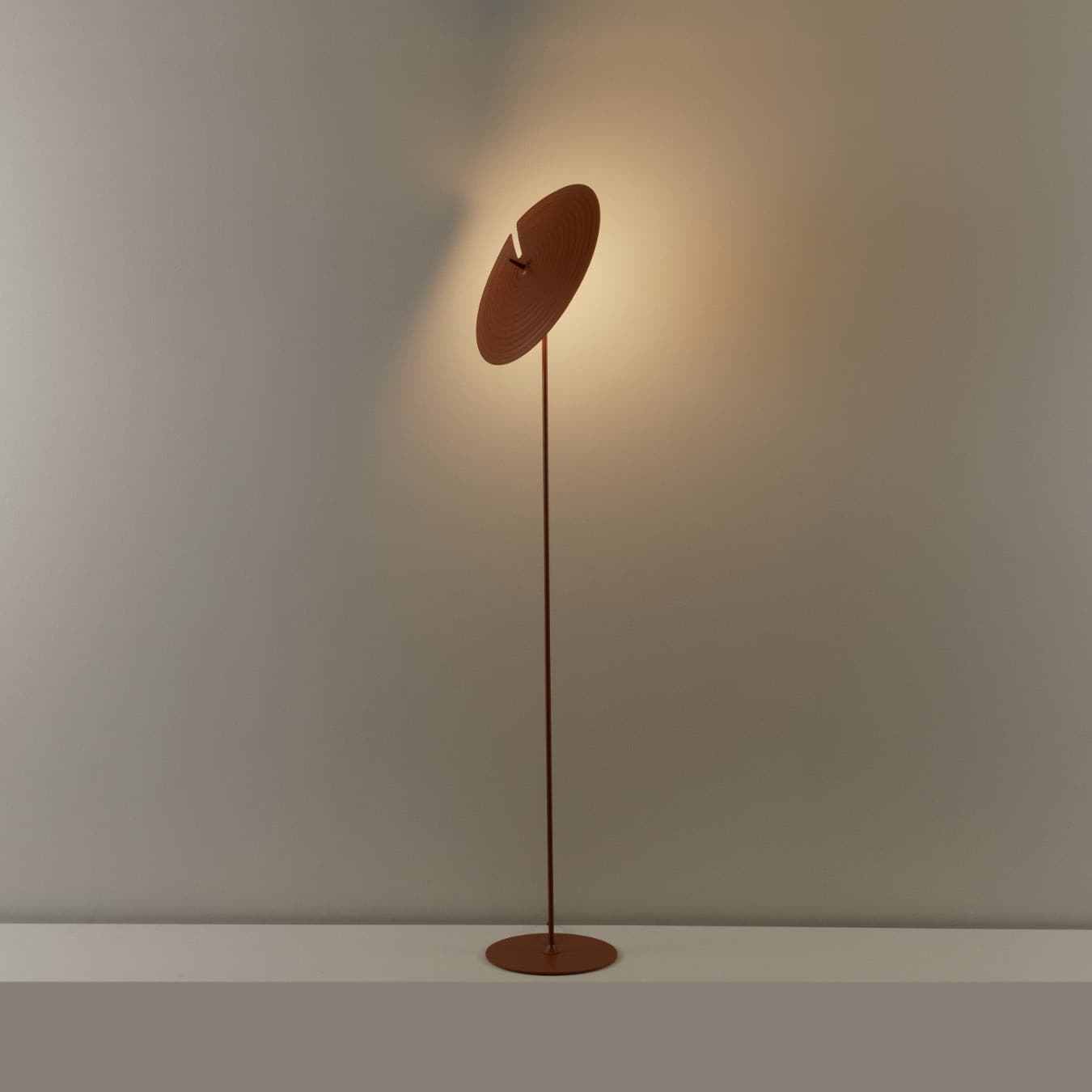 Symphony Floor Lamp Dia 17.7″ x H 64.2″ / Red / US Plug Floor lamp
