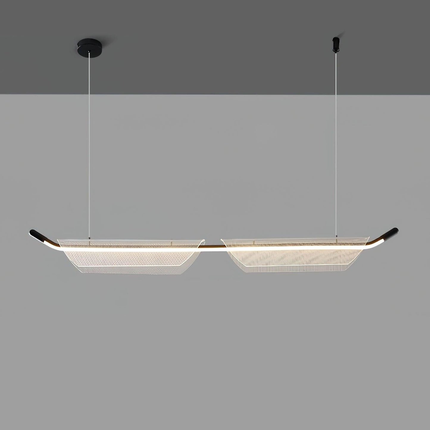 Two Boats Acrylic Pendant Light L 47.2’’ x W 3.9’’ x H 5’’ / L 120cm x W 10cm x H 13cm / Black & Clear / Warm light