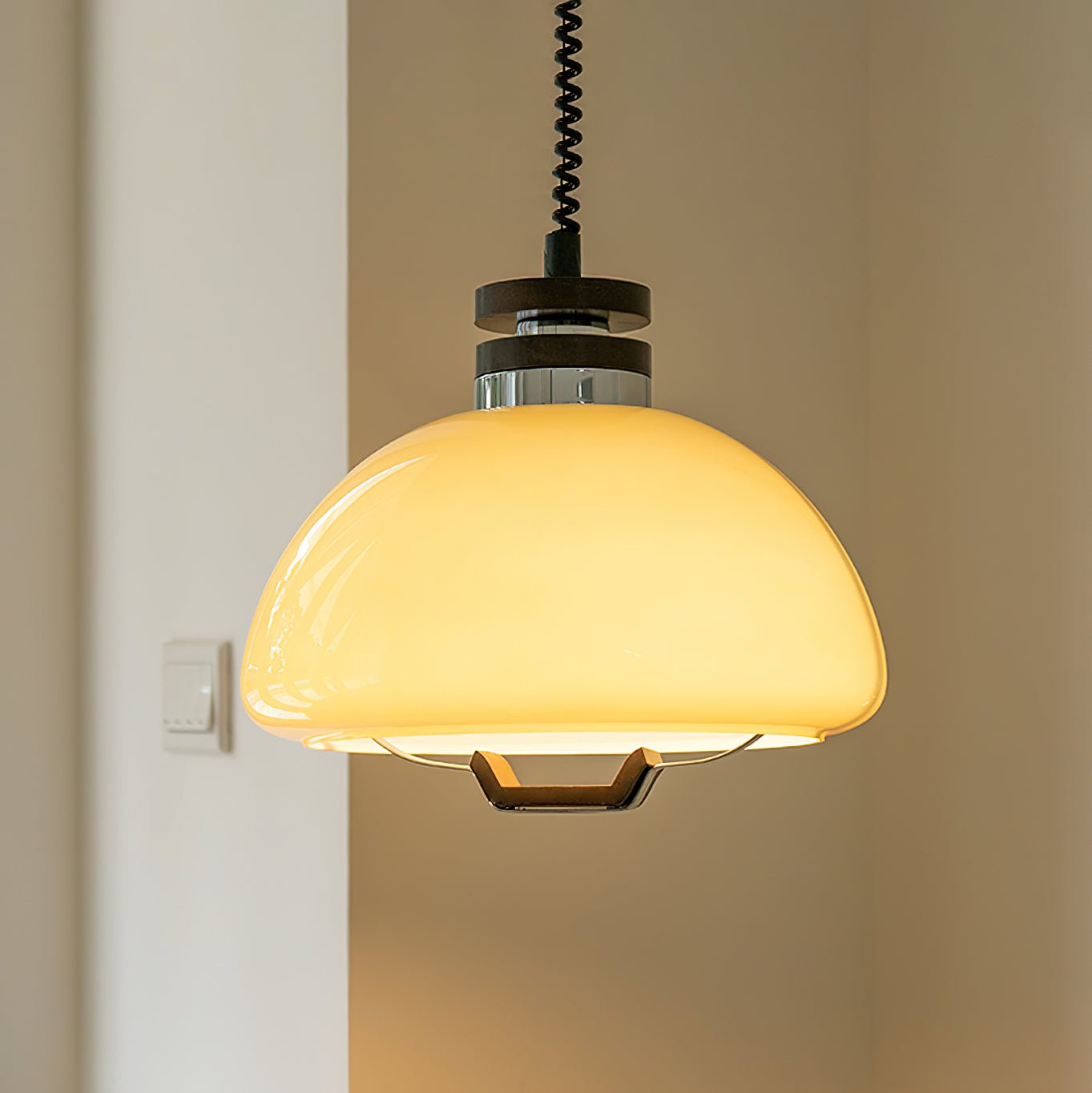 Vela Pudding Pendant Light Dia 15.7″ x H 12.5″ / Beige Pendant light
