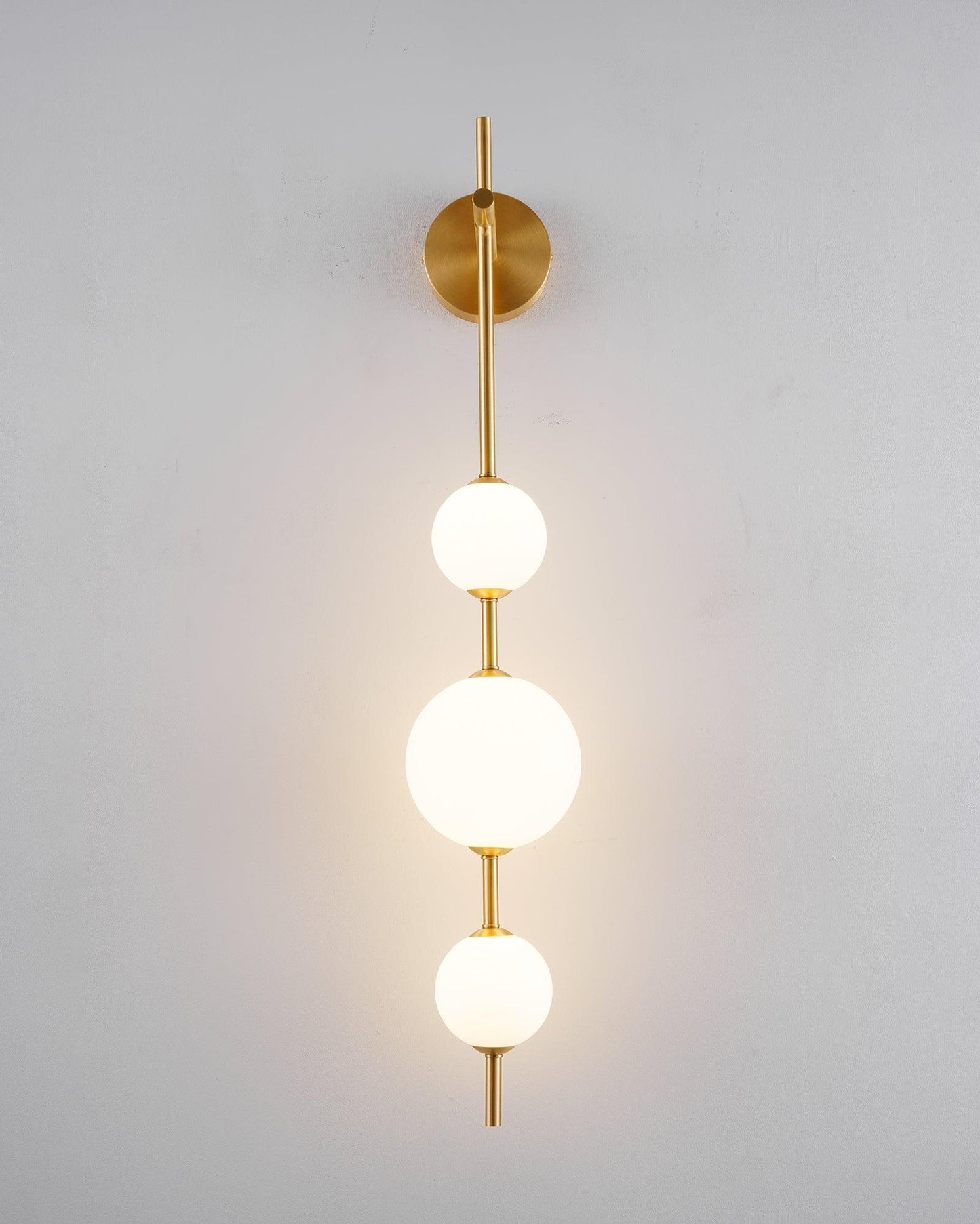 Vertical Globe Plug-in Wall Lamp 1001 Wall lamp
