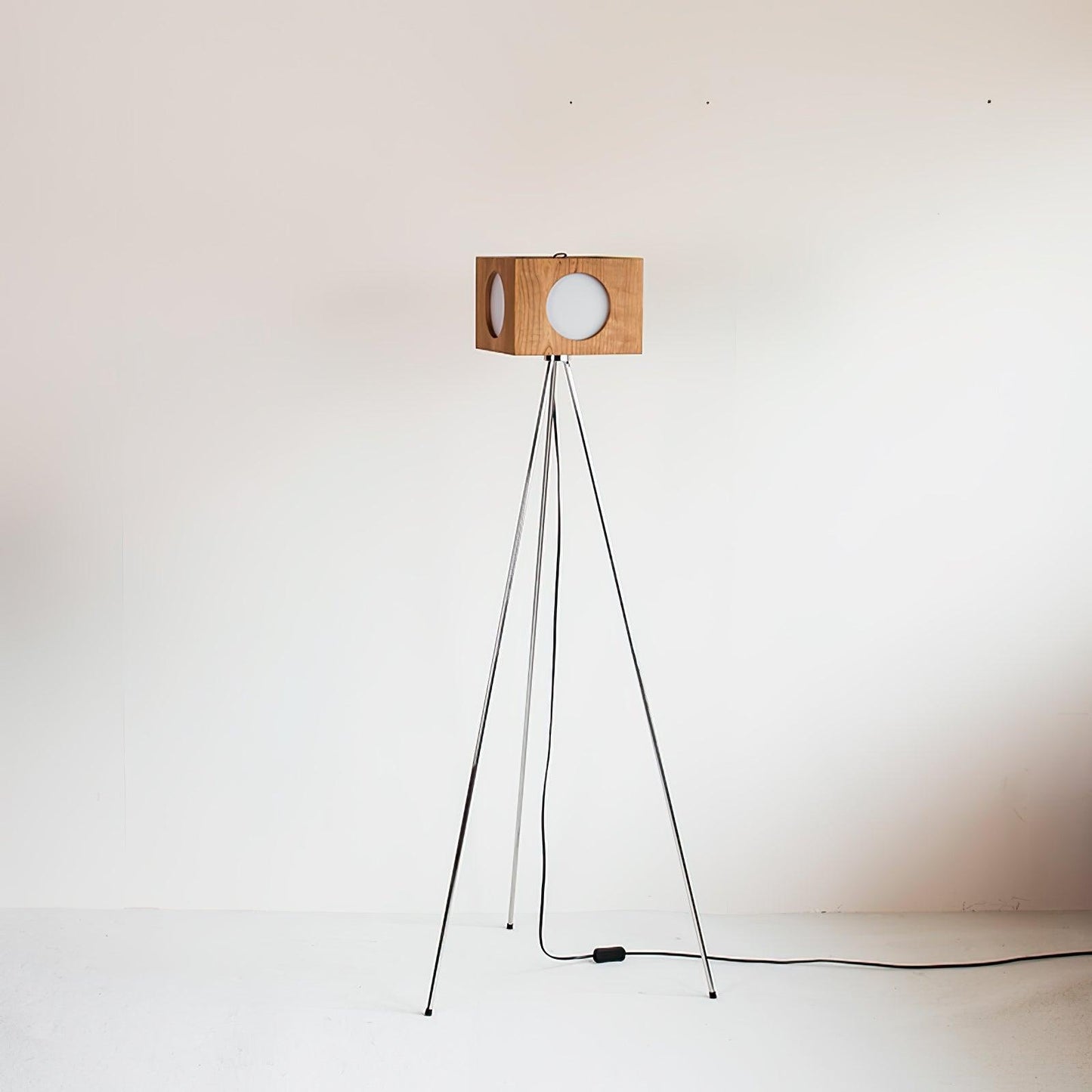 Vintage Tripod Camera Floor Lamp L 23.2″ x W 23.2 ″ x H 52″ / L 59cm x W 59cm x H 132cm (Plastic lamp base) / Cherry