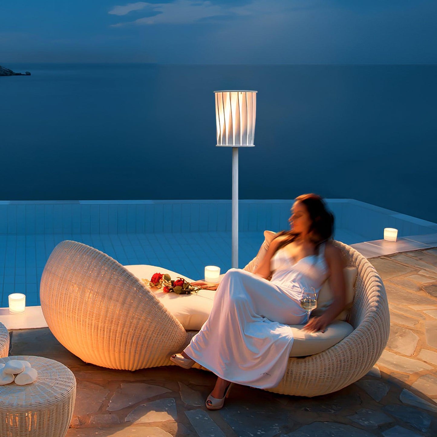 White Column Outdoor Light Dia 7.9″ x H 59″ / Dia 20cm x H 150cm / White Floor lamp