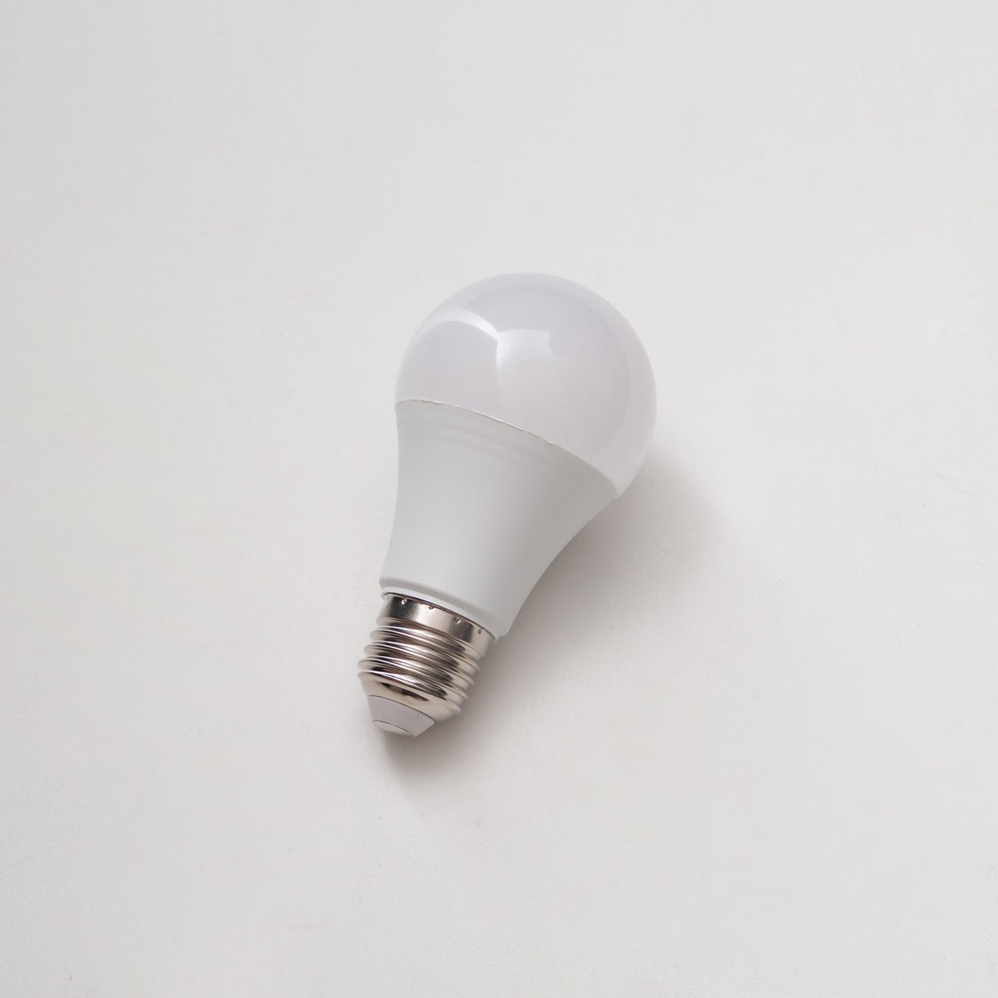 White LED Light E27 or E26 Bulb Dia 2.5″ x H 5.1″ / No delivery if purchased separately 1001 Light source & accessories