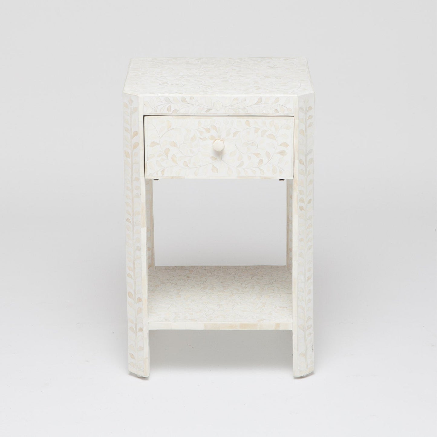 Lexi Nightstand 18"