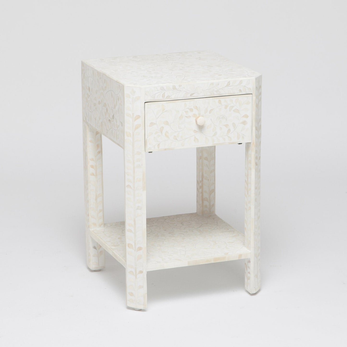 Lexi Nightstand 18"