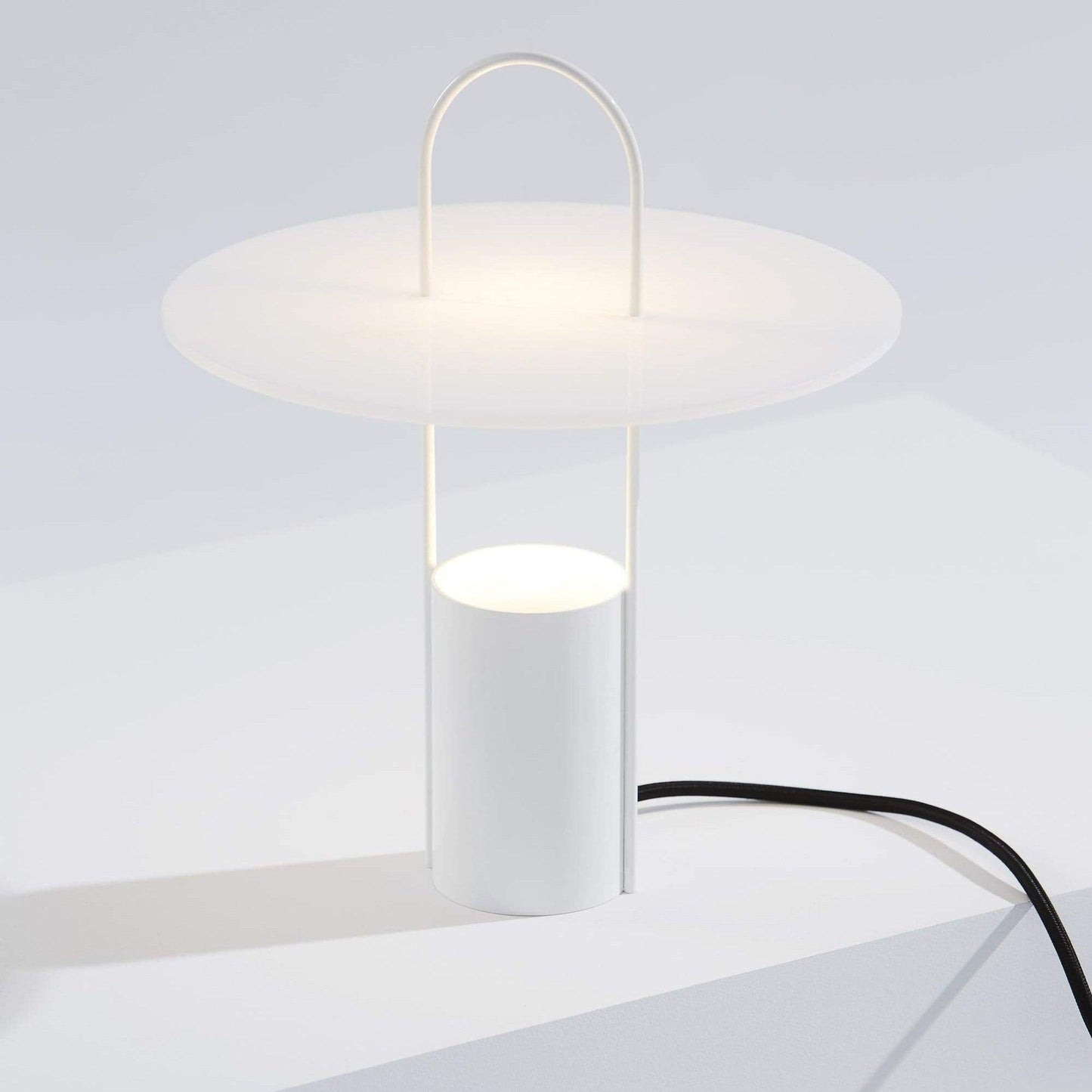 Nomade Table Lamp Dia 11″ x H 13″ / Dia 28cm x H 33cm / White / US Plug Table lamp